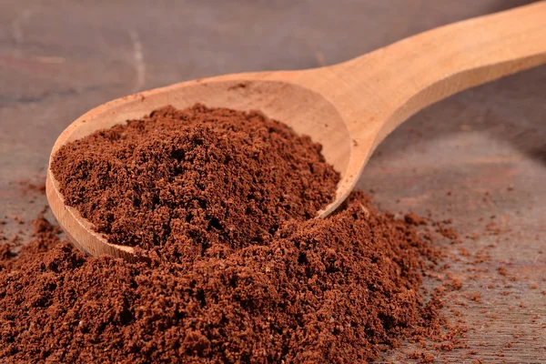 bir kaşık içinde çekilmiş kahve