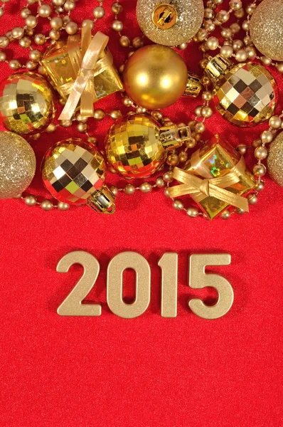 Chiffres d'or 2015 année sur un rouge — Photo