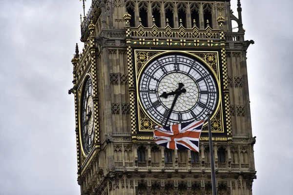 ビッグ ・ ベン、ロンドン、イギリスを時計します。 — ストック写真