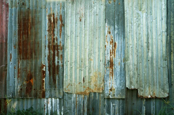 Rusty ondulato metallo parete texture sfondo — Foto Stock