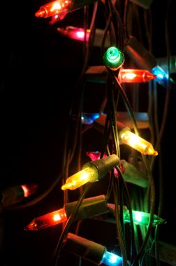 白い背景で隔離の短いジーンズと官能的な美しい女の子