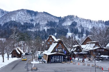 Shirakawa, Japonya-Mart 8:tourists Mart 8, eski köy ziyareti, 2014 yılında shirakawa-go, Japonya. Shirakawa Japonya, 1995 yılından bu yana unesco dünya mirası listelenen en popüler konumlar biridir