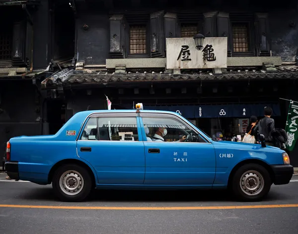 KAWAGOE, GIAPPONE - 29 marzo: taxi retrò a Kawagoe nella prefettura di Saitama, Giappone. Foto scattata nel Mar 29, 2013. Kawagoe è una famosa destinazione di viaggio mantenendo la cultura e l'aroma di Edo — Foto Stock