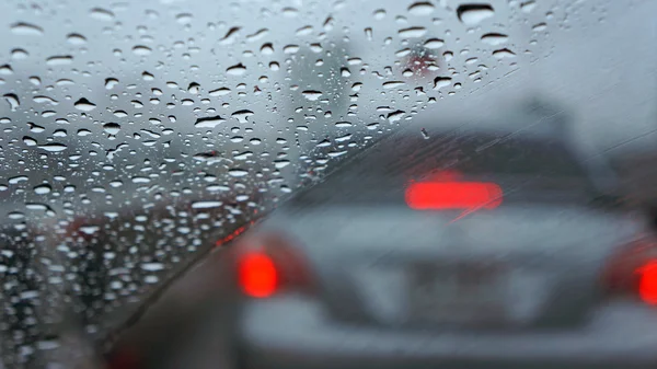 Condução à chuva — Fotografia de Stock