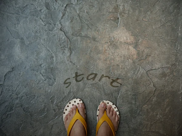 A pair of feet floor with word start for the concept of starting point — Stock Photo, Image