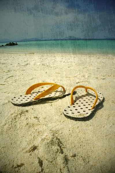 Pair of flip-flops on the beach, with a retro effect — Stock Photo, Image