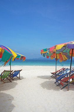 sandalye ve şemsiye