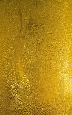 bir bardak soğuk bira üzerinde yoğunlaşma Close-Up damla