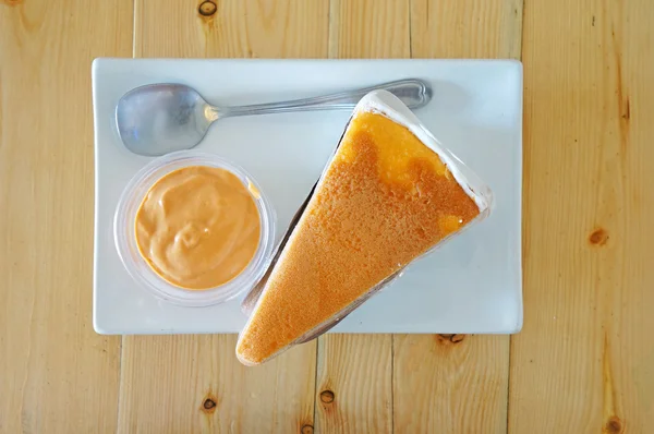 Pastel de col con salsa dulce — Foto de Stock