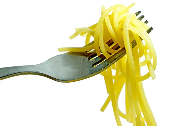 Macarrão de espaguete em garfo em fundo isolado — Fotografia de Stock