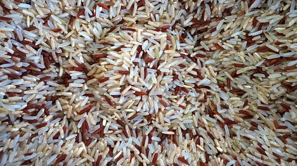Uncooked brown rice grains background — Stock Photo, Image
