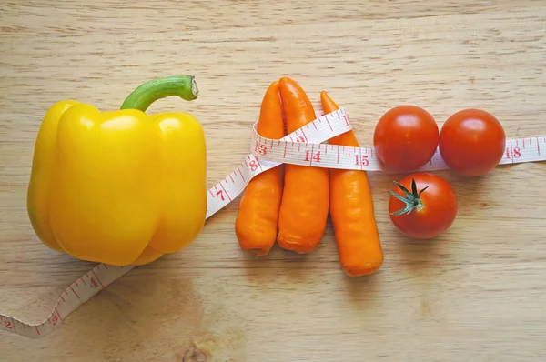 Pimienta amarilla, chile y tomates (concepto de dieta ) —  Fotos de Stock