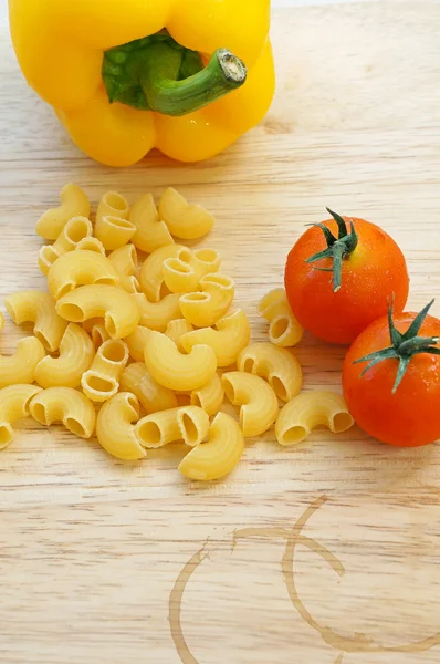 Macaroni ingrediënten concept (uitzicht vanaf top) — Stockfoto