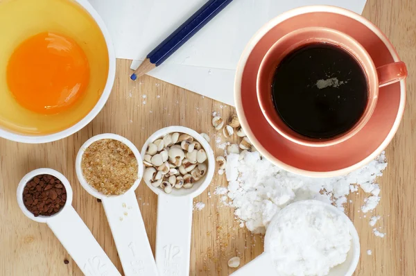 Papel em branco com ingredientes de cozedura — Fotografia de Stock