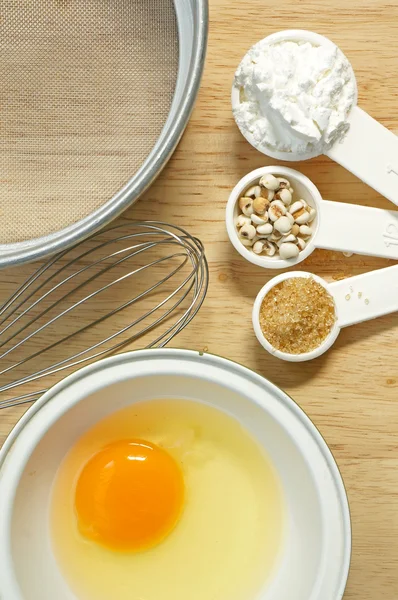 Hirse, Mehl, Eier, Zucker für einen Kuchen — Stockfoto