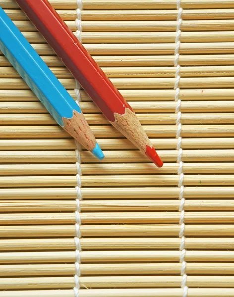 Crayons de couleur rouge et bleue — Photo