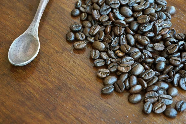 Café sobre fondo grunge de madera — Foto de Stock