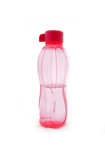 Rosa Flasche Wasser Kunststoff isoliert auf weißem Hintergrund — Stockfoto