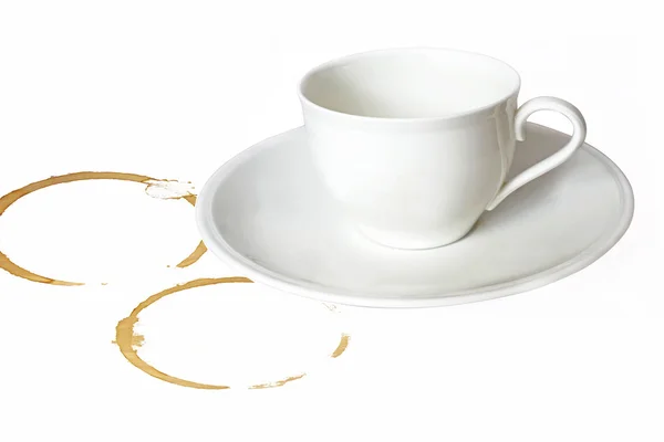 Taza de café sobre fondo blanco. Heces en la parte inferior de la taza, con manchas — Foto de Stock