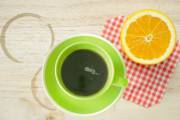 Tasse Kaffee und geschnittene Orange (Kaffeepause)) — Stockfoto