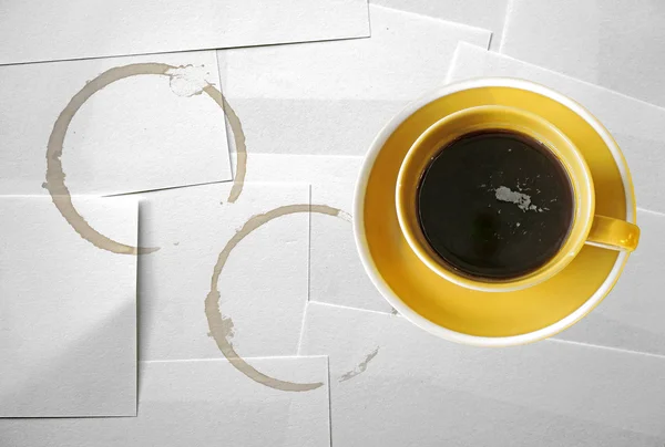Caffè in una tazza gialla — Foto Stock