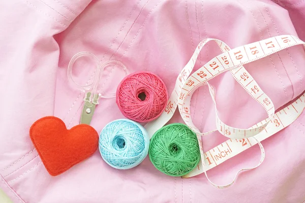 Sewing kit, thread and measuring tape — Stock Photo, Image