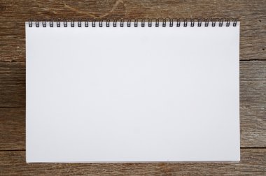 Sketchbook veya ahşap zemin üzerinde dizüstü açın