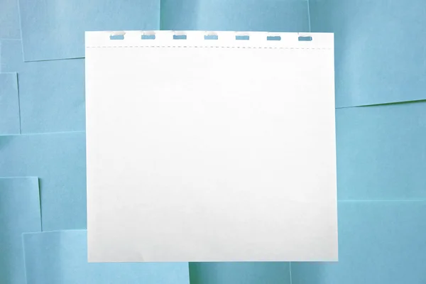 White sheet of paper on a blue memo background — Stock Photo, Image