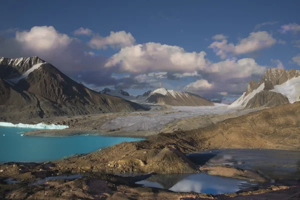 Glacial lake — Stock Photo, Image