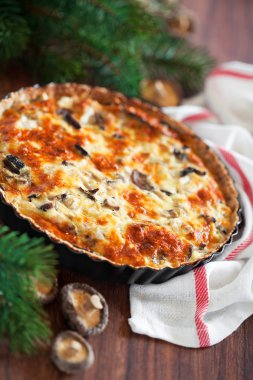 lahana ve mantar, seçici odak ile tart