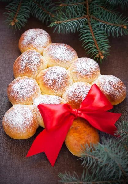 Bollos de pan de árbol de Navidad, enfoque selectivo — Foto de Stock