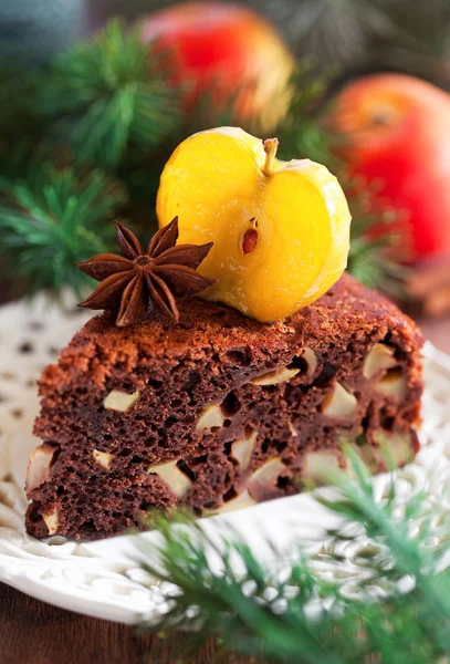 Stück Schokoladen-Apfelkuchen, selektiver Fokus — Stockfoto