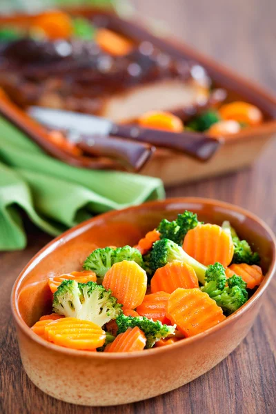 Salad of boiled carrots and broccoli — Stock Photo, Image