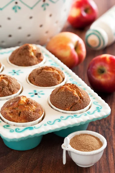 Apples and cinnamon muffins — Stock Photo, Image