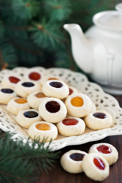 Soubory cookie drop jam na desce, selektivní zaměření — Stock fotografie