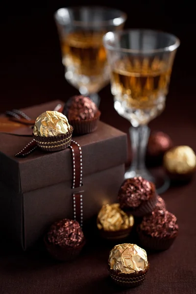 Trufe de ciocolată de casă în cutie cadou, focalizare selectivă — Fotografie, imagine de stoc
