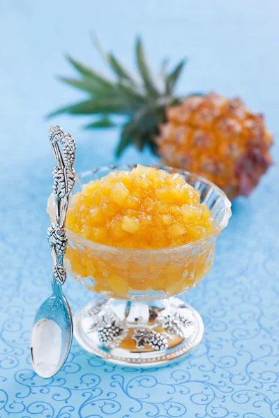 Homemade pineapple jam and fresh pineapple — Stock Photo, Image