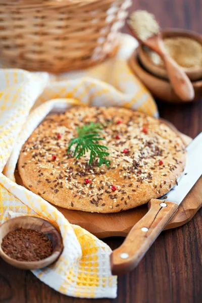 Oat bran and flax seed flatbread — Stock Photo, Image