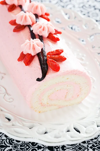 Rulați tort cu cremă de căpșuni — Fotografie, imagine de stoc