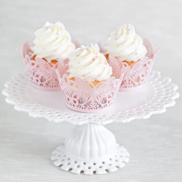 Cupcakes with vanilla cream — Stock Photo, Image