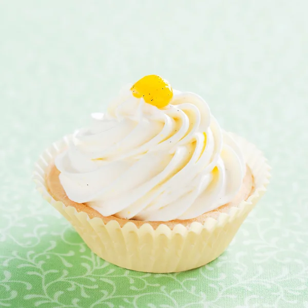 Tartlet with whipped cream — Stock Photo, Image