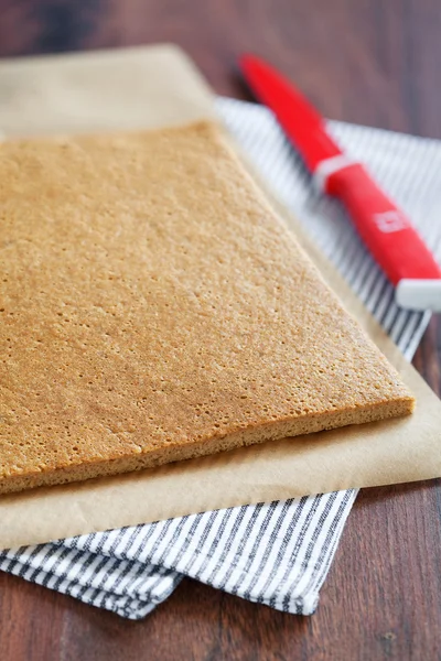 Making fresh sponge layer cake — Stock Photo, Image
