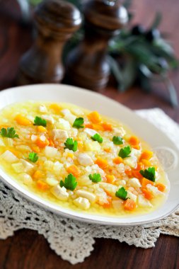 tavuk, pilav ve sebze çorbası