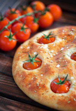 Focaccia kiraz domates ile