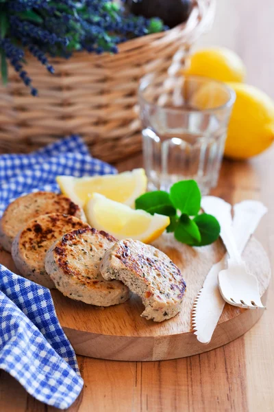 Chicken cutlets with lemon — Stock Photo, Image