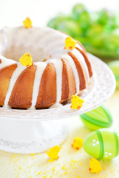 Ostervanillekuchen mit Zitronenglasur — Stockfoto