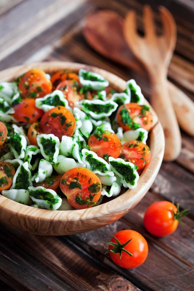 Kirschtomaten mit glutenfreier Pasta — Stockfoto