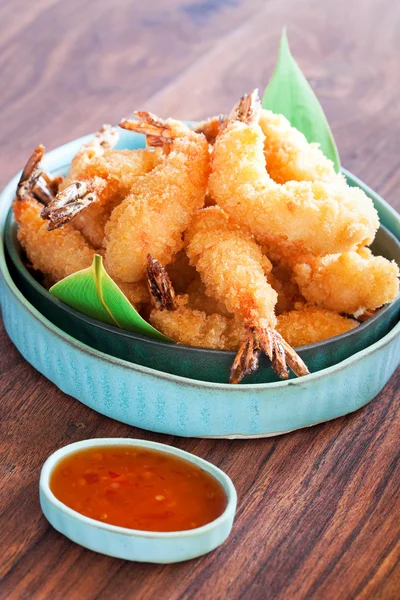 Γαρίδες tempura με πικάντικη σάλτσα τσίλι — Φωτογραφία Αρχείου