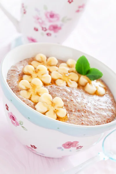 Oatmeal porridge with banana — Stock Photo, Image