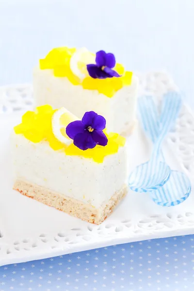 Мини лимон и ванильный торт — стоковое фото